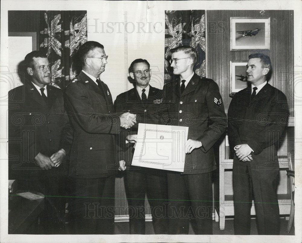 1968 Press Photo Ronald C.Mellicke, awarded Airman Of the Year. - Historic Images