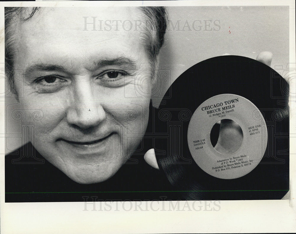 1985 Press Photo Bruce Meils Releases Record of &quot;Chicago Town&quot; - Historic Images