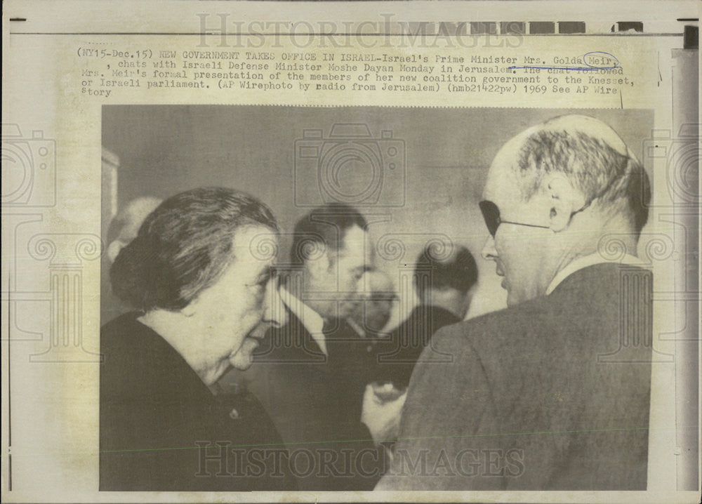 1969 Press Photo Mrs. Golda Meir With Israeli Defense Minister Dayan - Historic Images