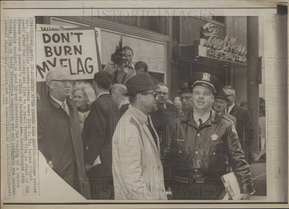1967 Press Photo Sgt. John McKinley Arrests Eric Van Gelder  For Firing Up Flag - Historic Images