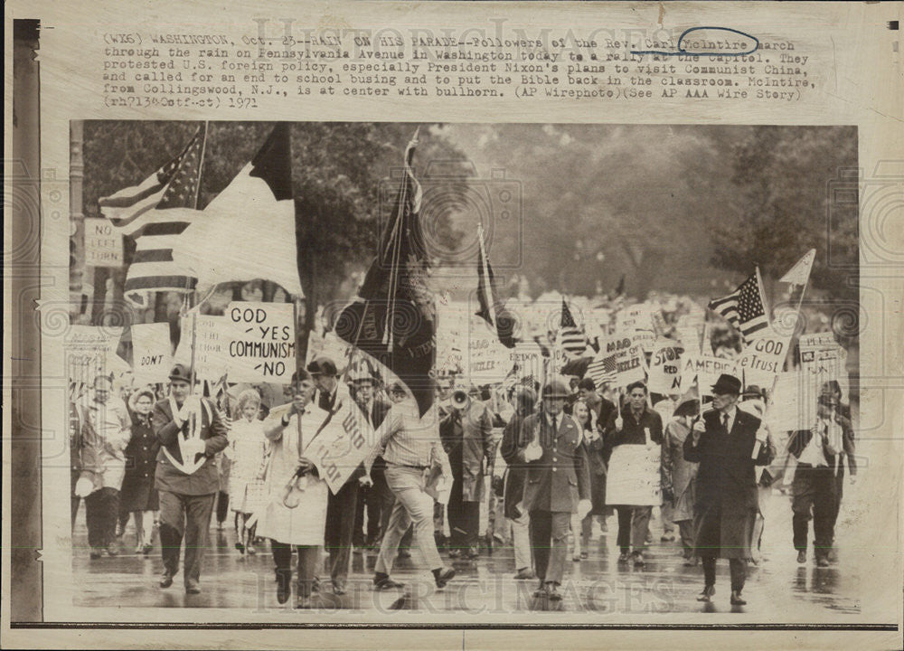 1971 Press Photo Followers of Rev. Carl McIntire March in Protest at The Capitol - Historic Images