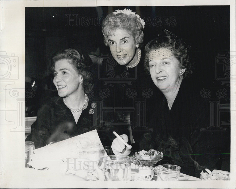 1962 Press Photo Mrs McClaran McCormick at Presbyterian St Luke&#39;s Women&#39;s Board - Historic Images