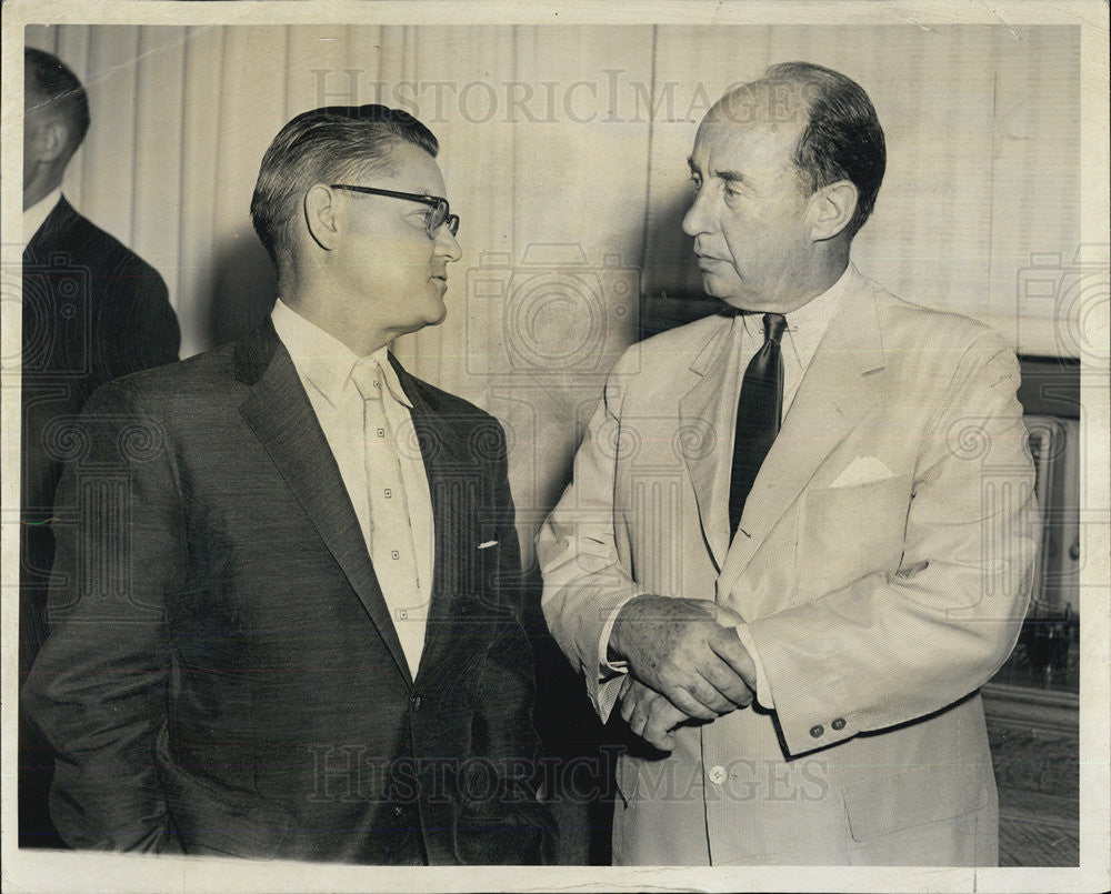 1957 Press Photo Kenneth Davis author biography of Former Gov Adlai Stevenson - Historic Images