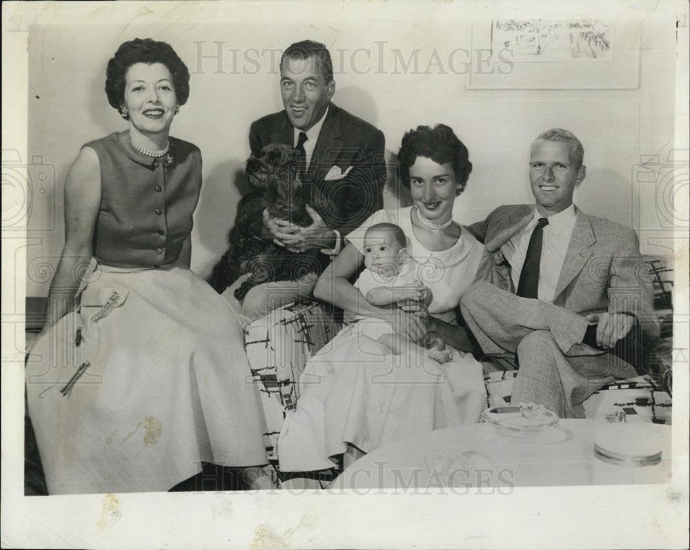 1958 Press Photo Ed Sullivan at home With Daughter wife and children - Historic Images