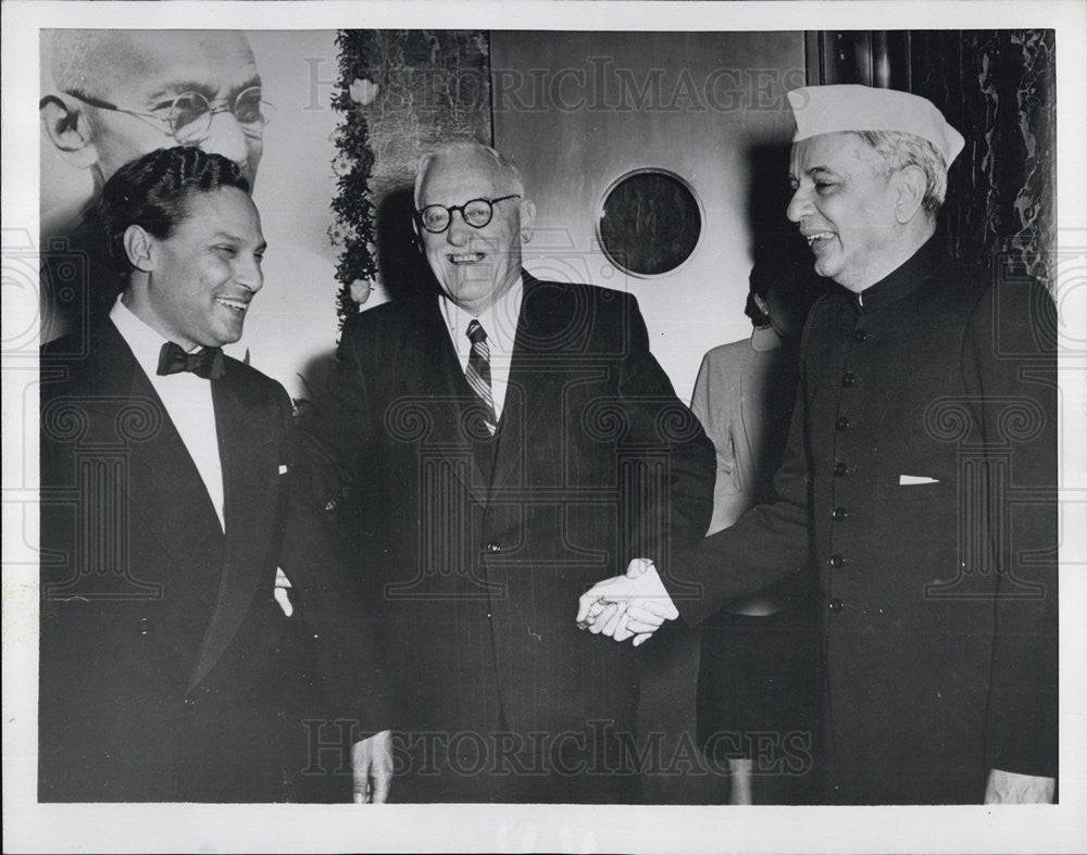 1953 Press Photo Diplomats Attend Gandhi Film Premiere - Historic Images