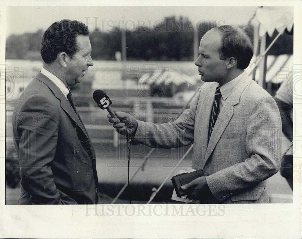 1985 Press Photo Adlai E Stevenson IV interview with park president Joseph Joyce - Historic Images