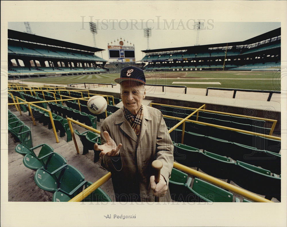 1990 Press Photo Gardner Stern 1st White Sox Owner At Old Comisky Pk IL - Historic Images