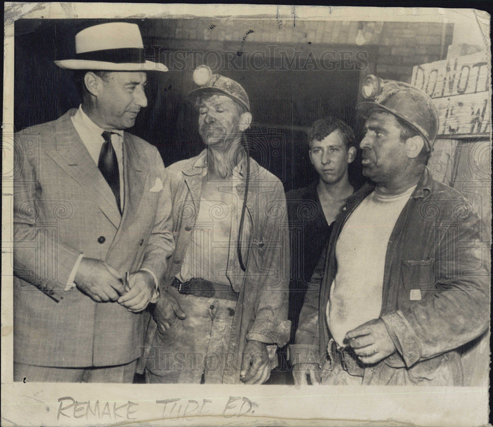 1949 Press Photo Governor Adlai Stevenson/Roman Toretto/Emil Vile/Miners/Fire - Historic Images