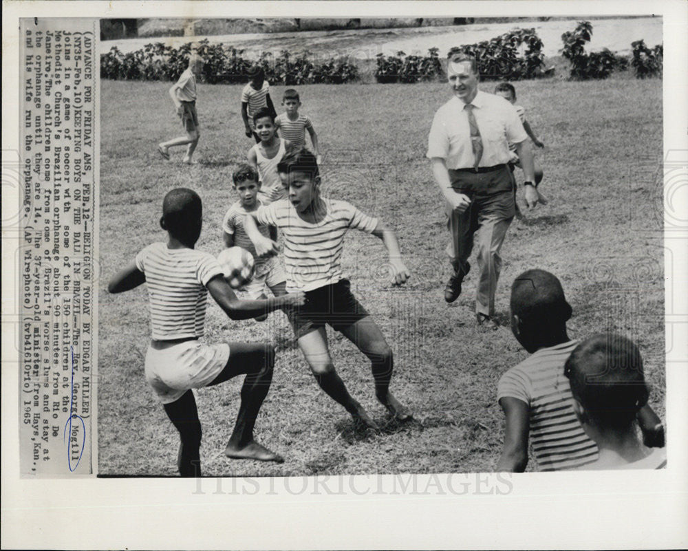 1965 Press Photo Reverend George Mogill/Brazilian Orphanage/Soccer - Historic Images