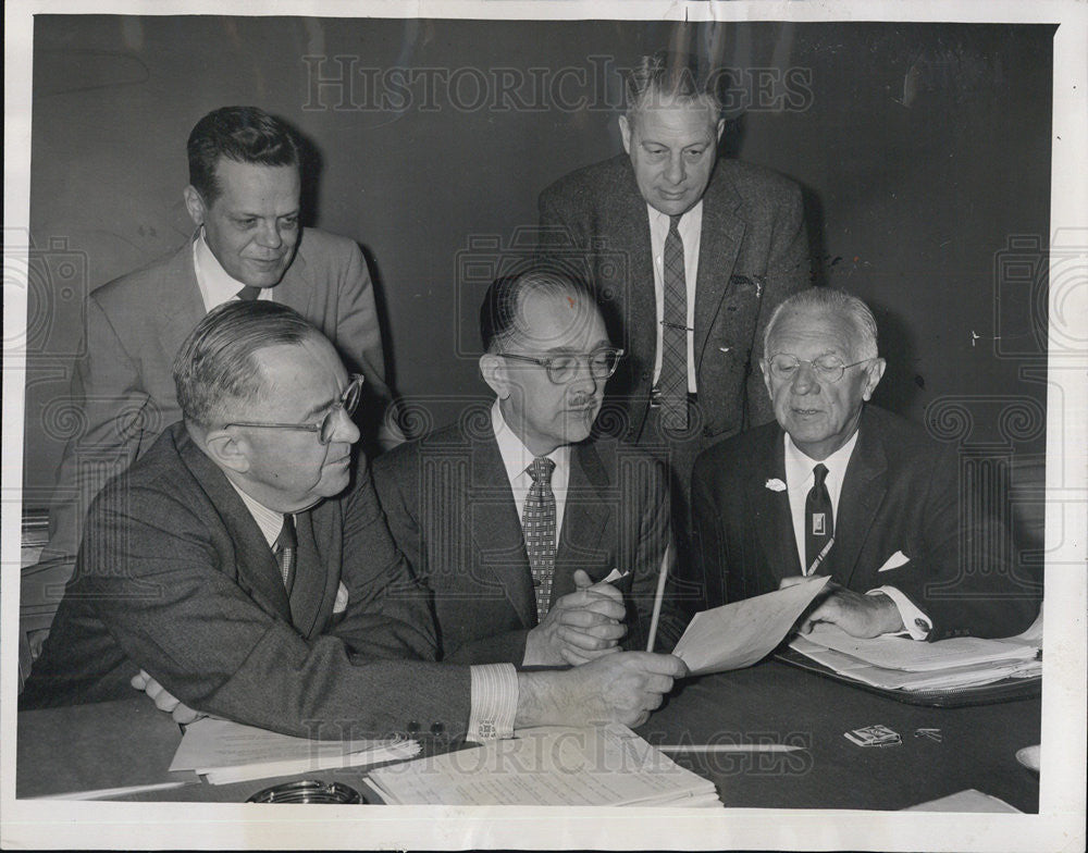 1956 Press Photo David Henry AJ Janata HB Megran HO Farber Cw Weldon U Of Chicago - Historic Images