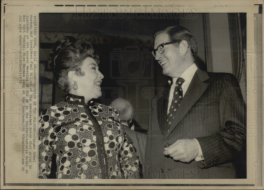 1972 Press Photo Singer Ethel Merman President Paul Miller Associated Press - Historic Images