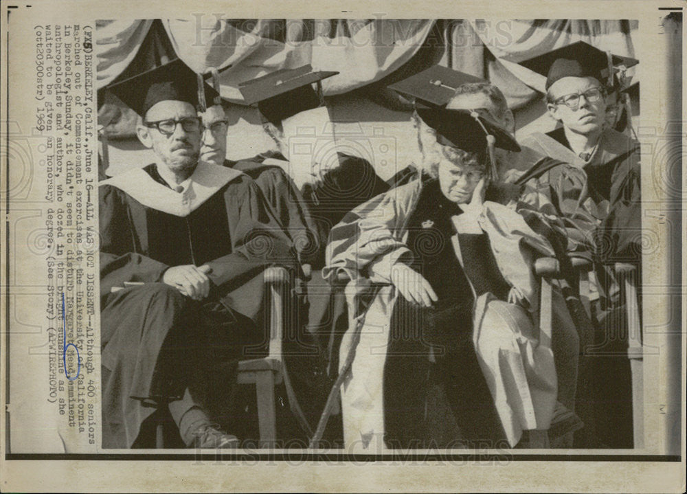 1969 Press Photo Anthropologist Margaret Mead Dozing During Ceremony - Historic Images