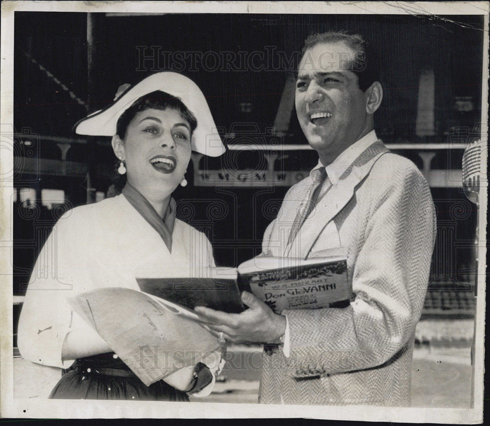 1952 Press Photo Metropolitan Opera Stars Roberta Peters &amp; Robert Merrill - Historic Images