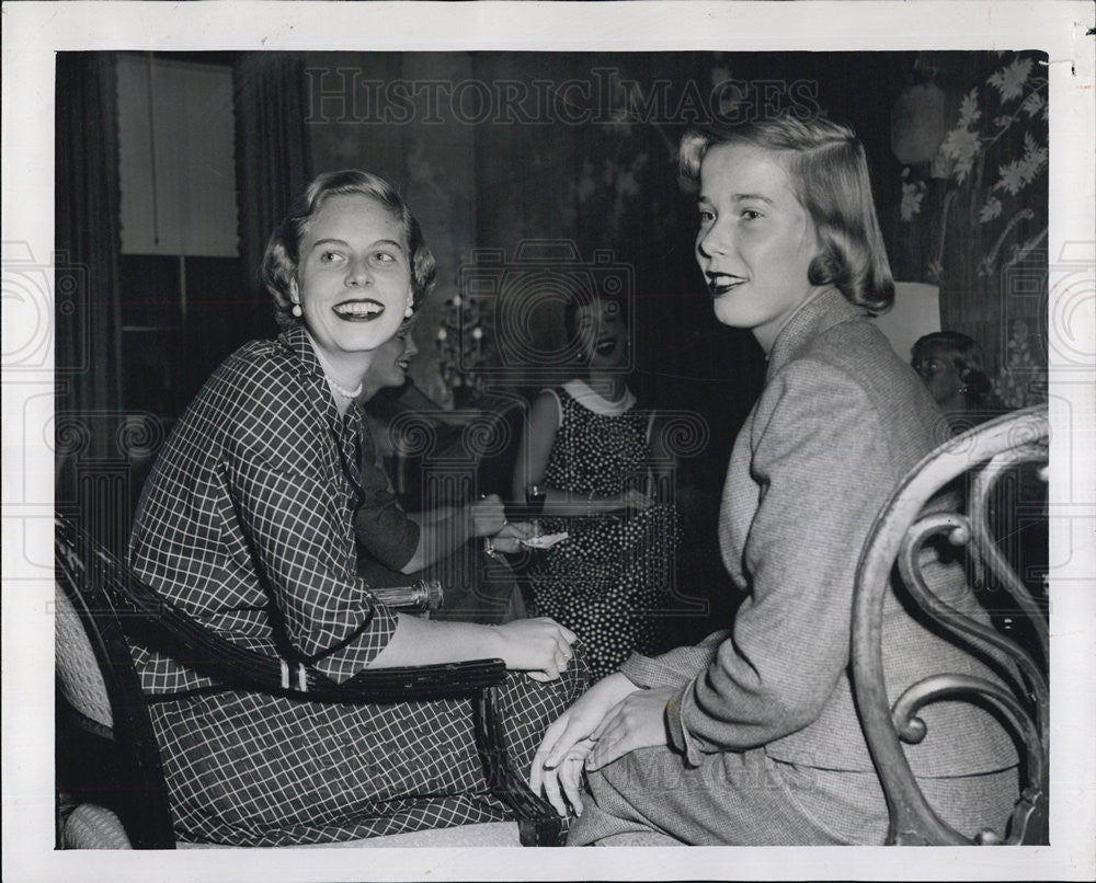 1954 Press Photo Jeanne Goss and Carol Coffey, Womens Athletic club Luncheon - Historic Images