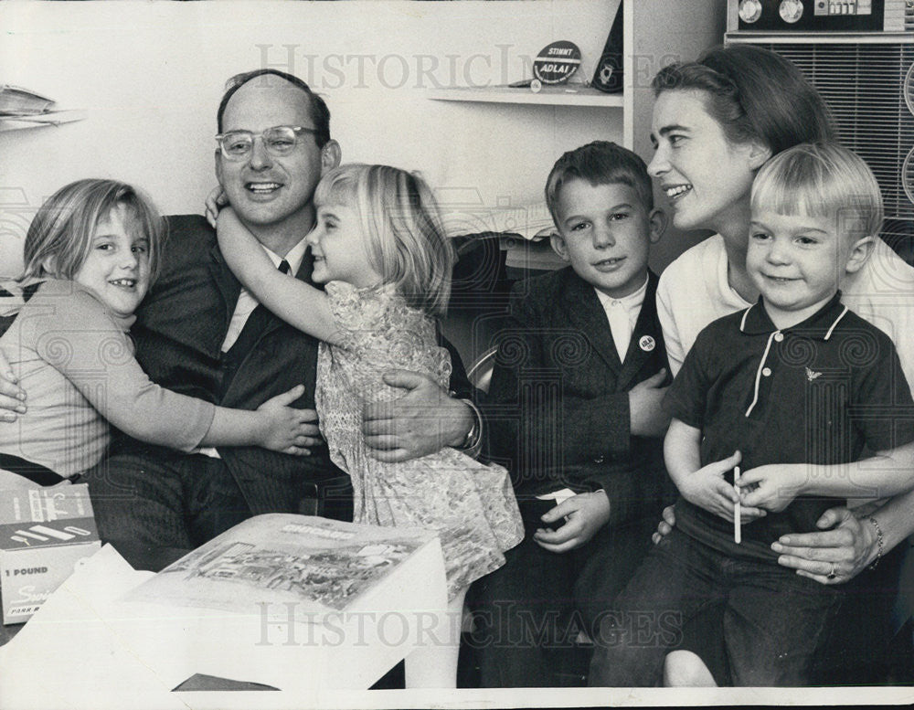 1966 Press Photo Adlai E. Stevenson III Wife Nancy Children Lucy Katie Adlai IV - Historic Images