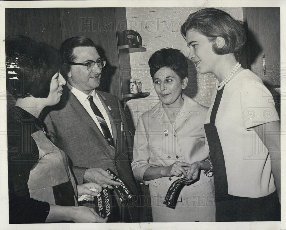 1966 Press Photo Mrs Nancy Stevenson with Mrs Anthony Borsellino - Historic Images