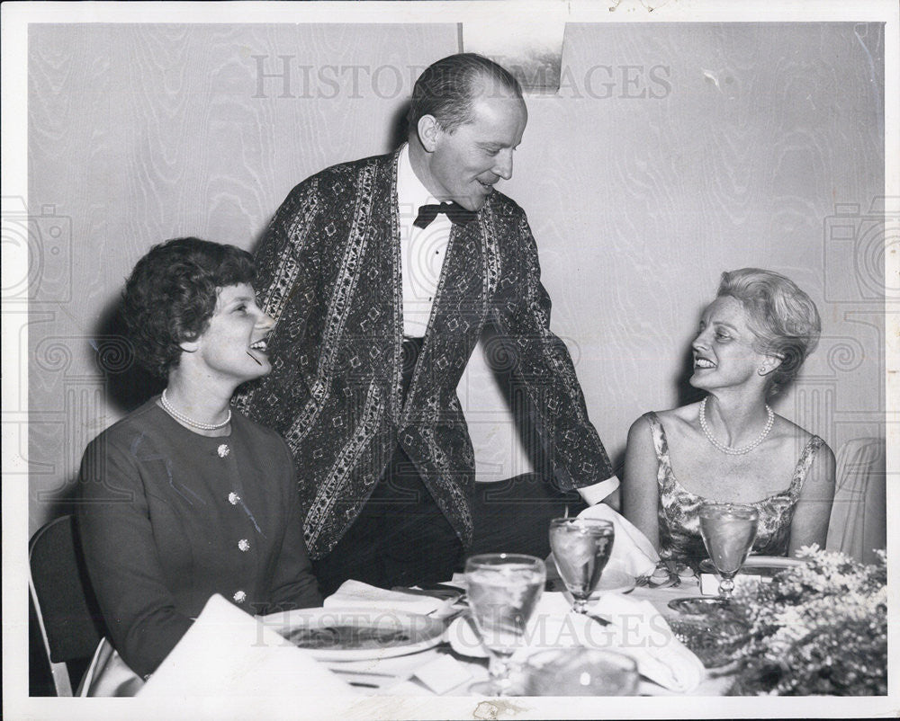 1962 Press Photo Eugene Mcvoy and Mrs robert Buchanan at a blacktie party - Historic Images