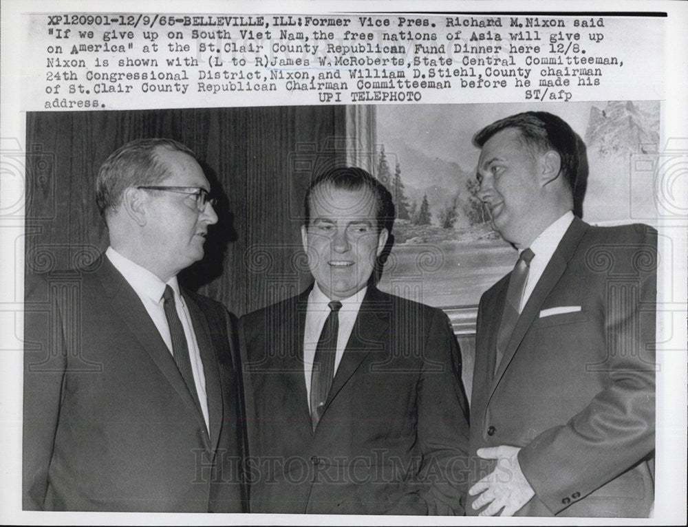 1965 Press Photo Former Vice President Richard Nixon And James McRoberts - Historic Images