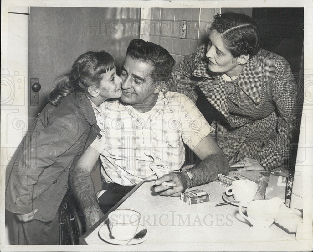 1957 Press Photo Former missing girl Marion McShane, parents Kathleen &amp; Robert - Historic Images