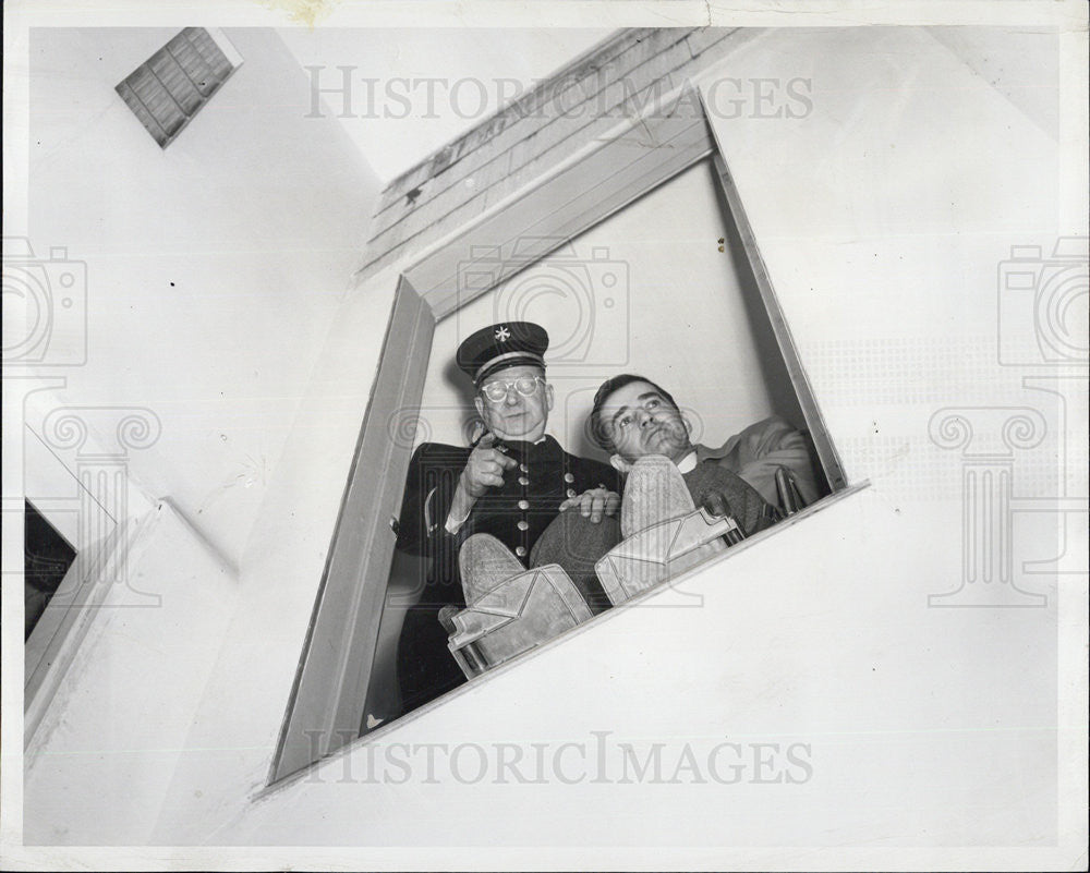 1952 Press Photo Fireman George Diener with Fire Dept 1st Paralegic Bob McShane - Historic Images