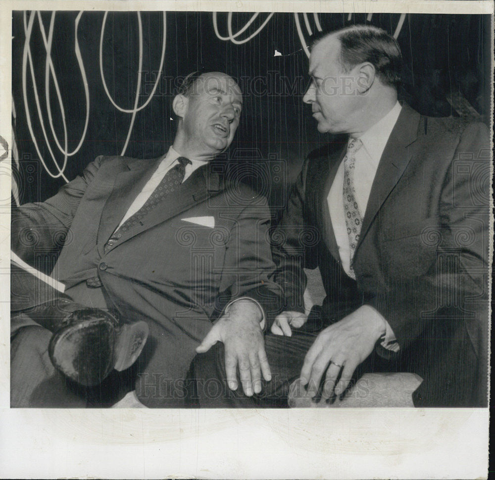 1956 Press Photo Adlai Stevenson airs some of his fews to Walter Reuther. - Historic Images