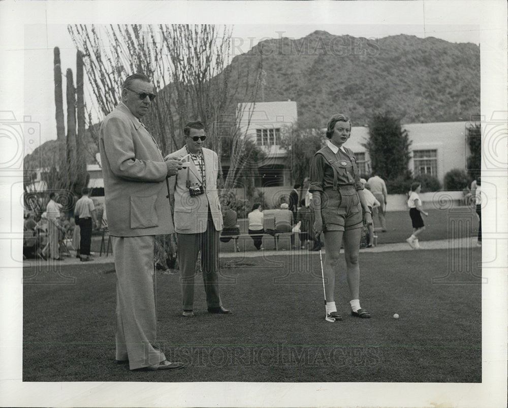 1958 Press Photo Golfer Delores McMahon, father Vincent McMahon and C. J. White - Historic Images