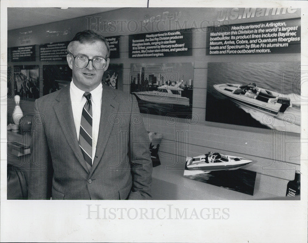 1989 Press Photo William R. McManaman, Brunswick&#39;s Vice President for Finance - Historic Images