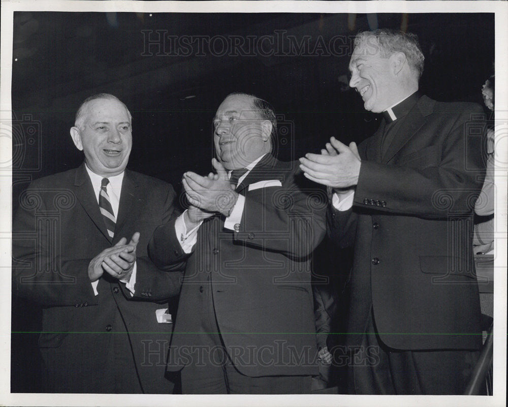 1962 Press Photo Msgr. William E.McManus Supt. Catholic Schools Basketball game - Historic Images