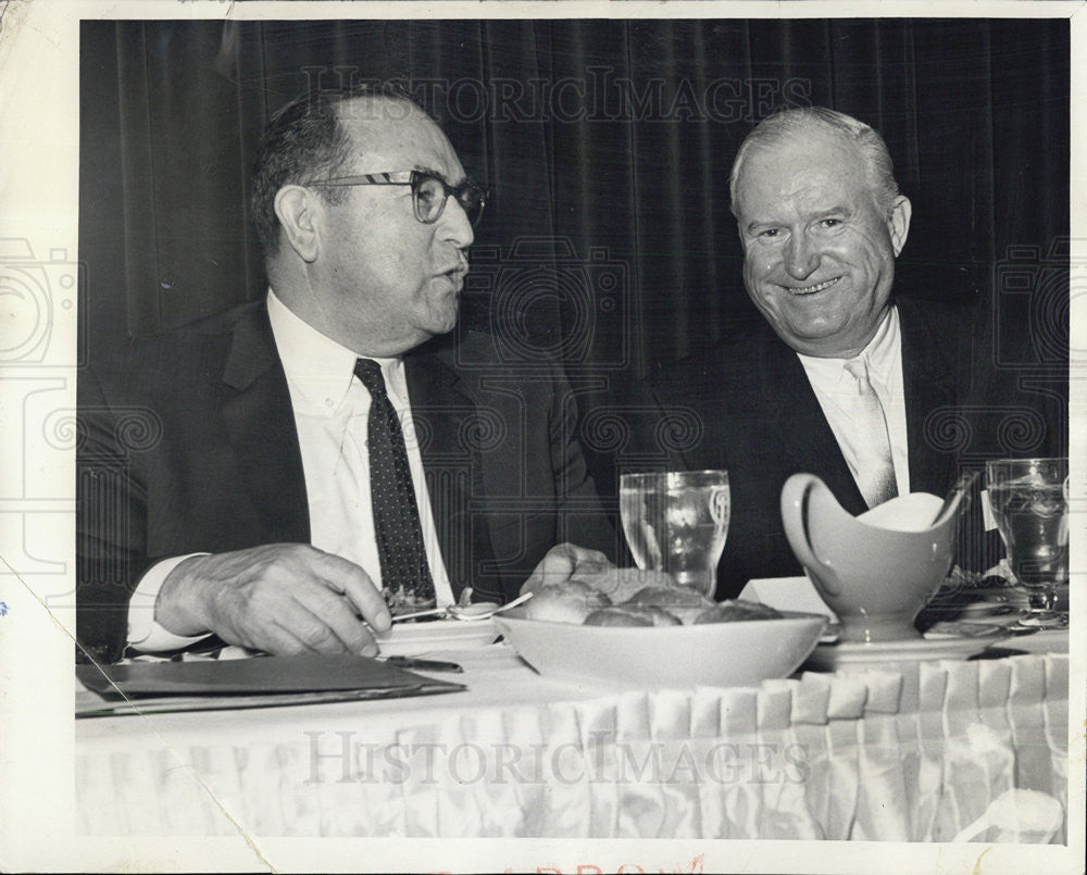 1964 Press Photo Joseph T. Meek E.J. Renowden chairman Illinois Retail Merchants - Historic Images