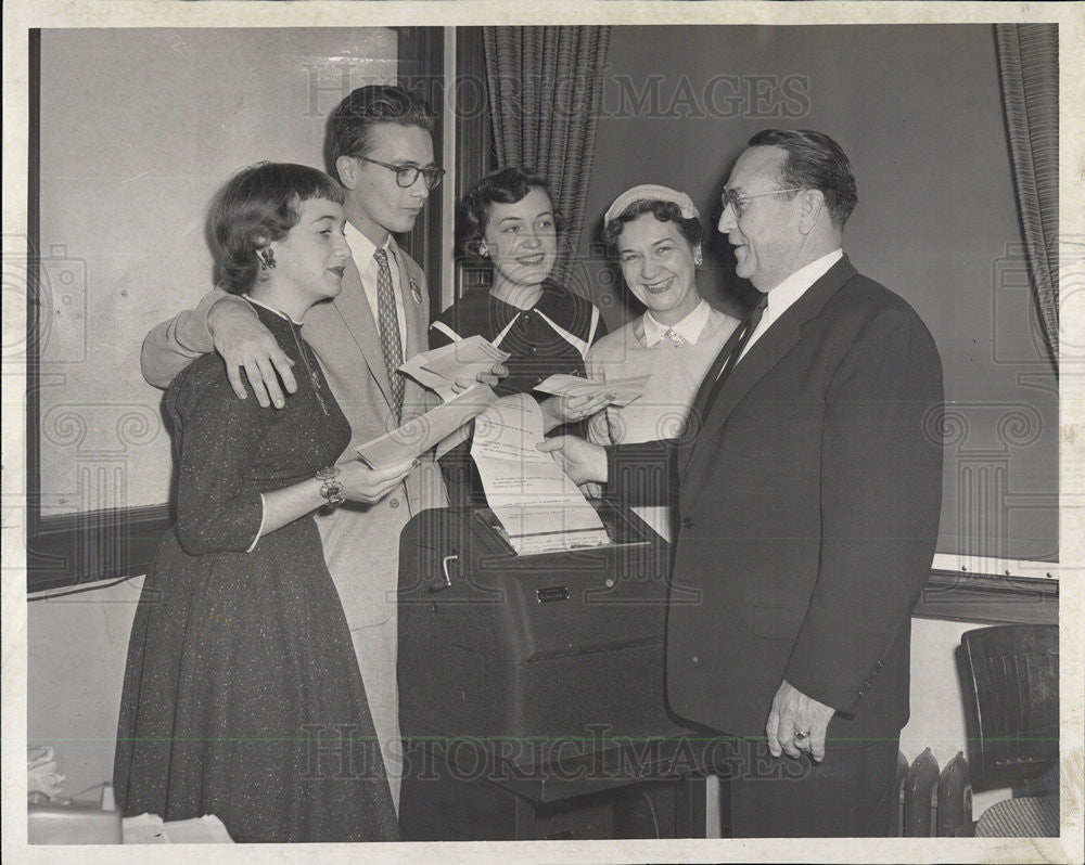 1954 Press Photo Joe Meek Republican Candidate U.S. Senate Julia Joe Jr. Judy - Historic Images