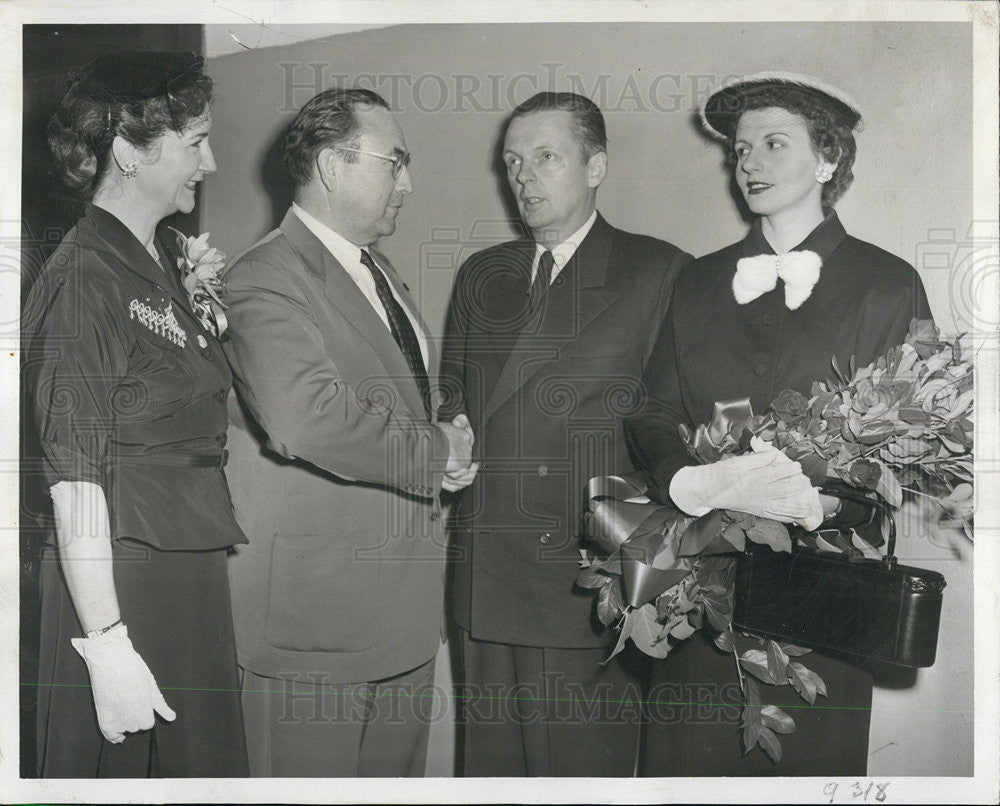 1954 Press Photo US politician Stratton and Meek,shakehands with their wife. - Historic Images