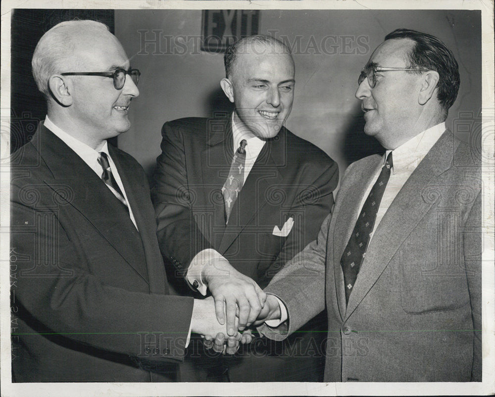 1954 Press Photo Alderman Benjamin F. Becker Alderman John J. Hoellen Moderator - Historic Images