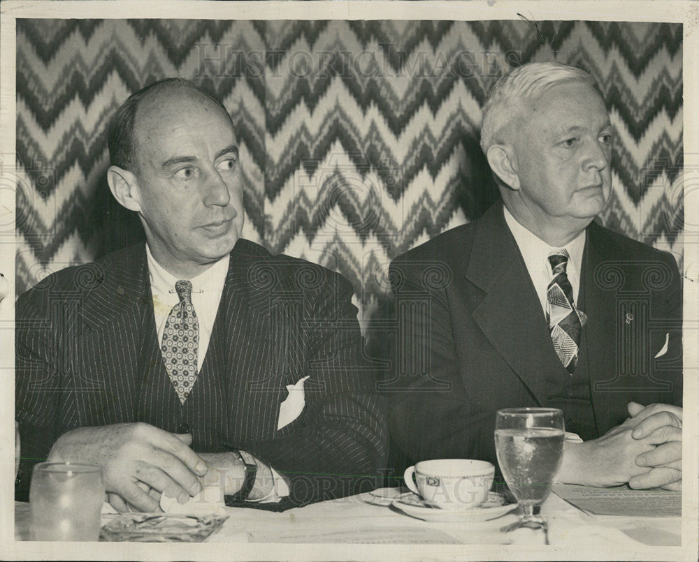 1947 Press Photo Gov.Adlai Stevenson and Mayor Kennelly at speaker table. - Historic Images