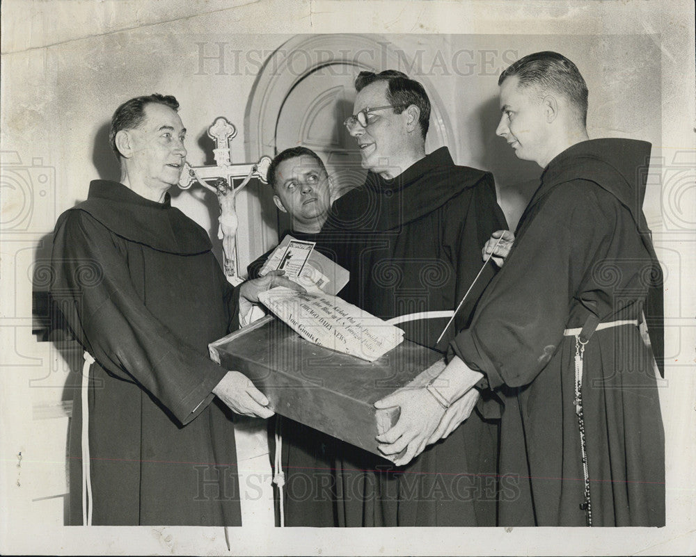 1953 Press Photo rev. Terrence Thomas past of church and assistants St. Peters - Historic Images