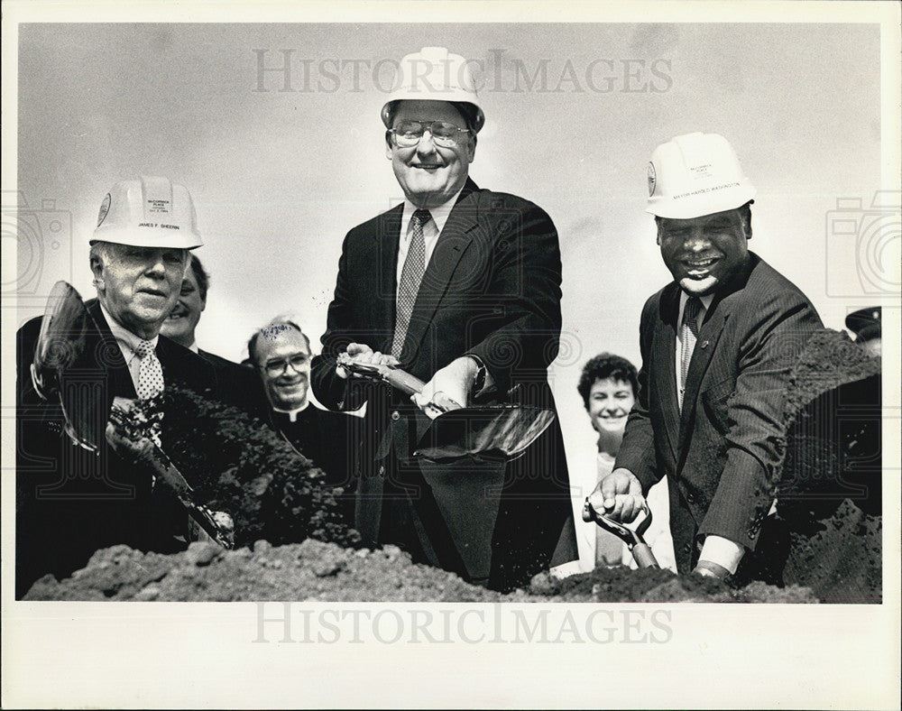 1984 Press Photo Sheerin Shovels McCormick Place Expansion - Historic Images