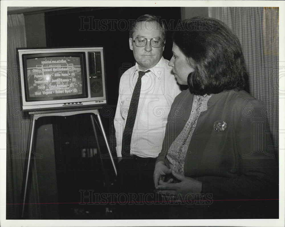 1982 Press Photo Gubernatorial Candidate Adlai Stevenson Waits For Results Wife - Historic Images