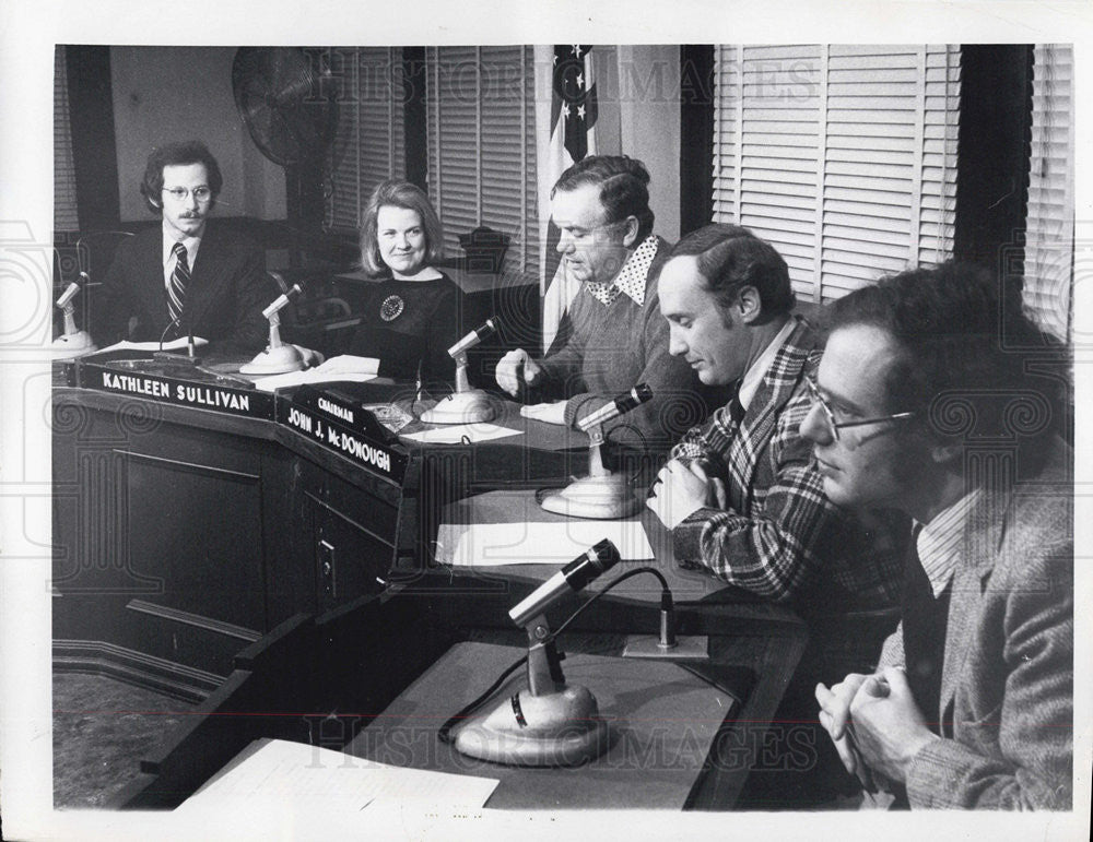 1975 Press Photo Sullivan-Daly School Bill Press Conference - Historic Images