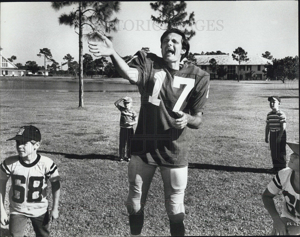 1968 Press Photo Actor Alan Alda stars as Football Player. - Historic Images