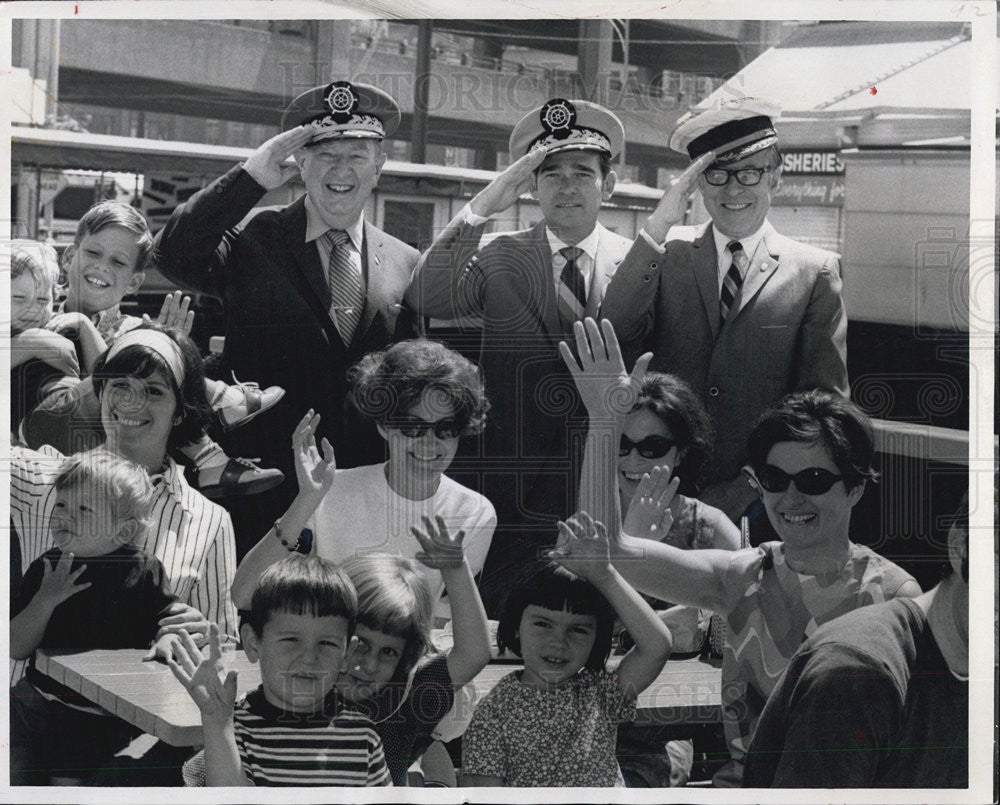 1969 Press Photo  Seafair&#39;s. Salutes. - Historic Images