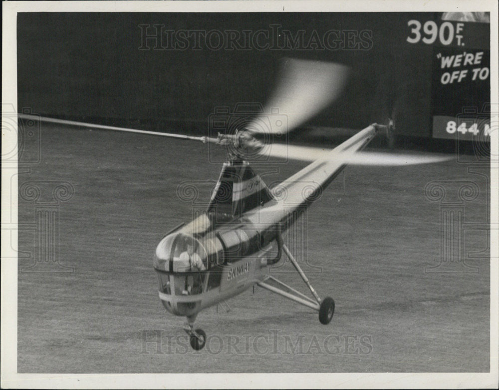 Press Photo Helicopter land Braves baseball field - Historic Images