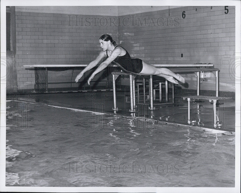 1966 Press Photo Joanne Scarborisk, swimmer. - Historic Images