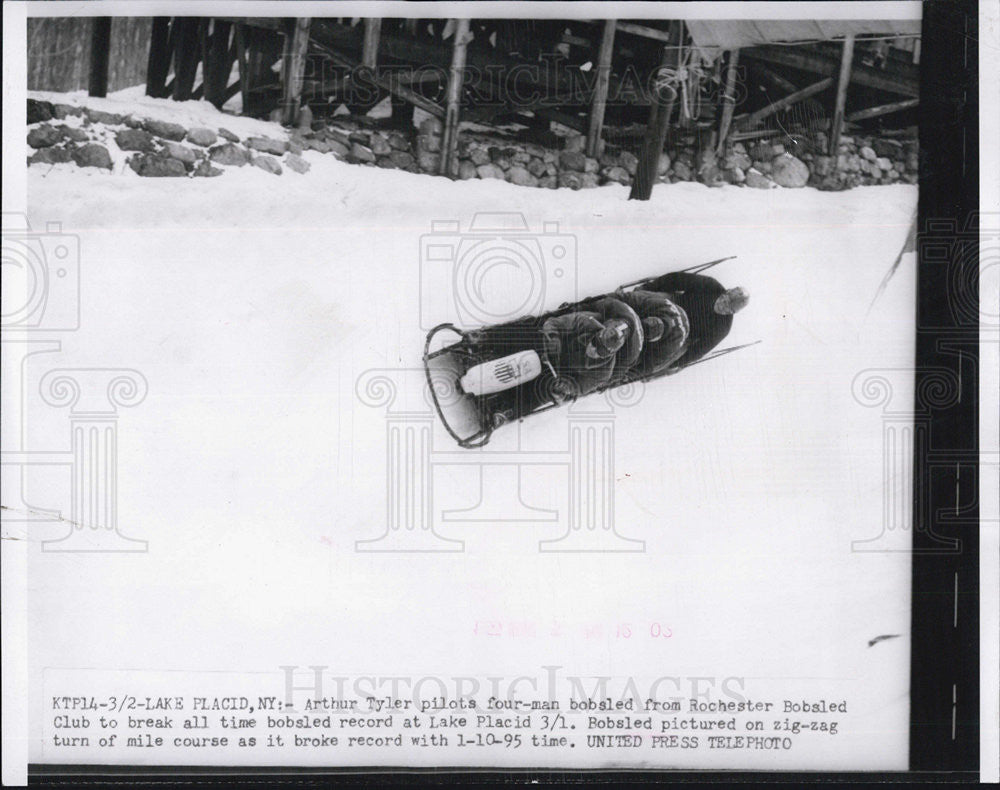 1953 Press Photo Arthur Tyler pilots four-man bobsled from Rochester club - Historic Images
