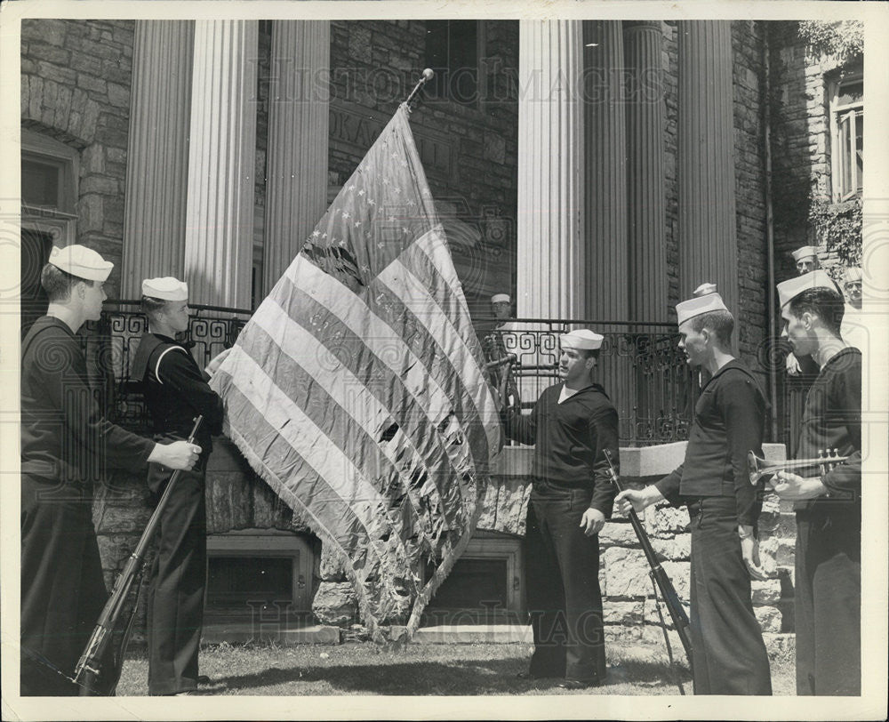 1943 Press Photo US flag carries bu the Lawrence College Guards - Historic Images