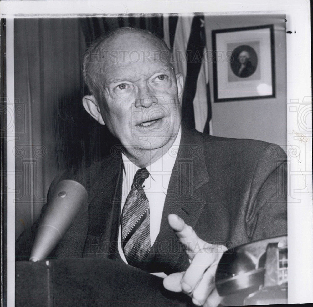 1959 Press Photo General Dwight D. Eisenhower giving a speech - Historic Images