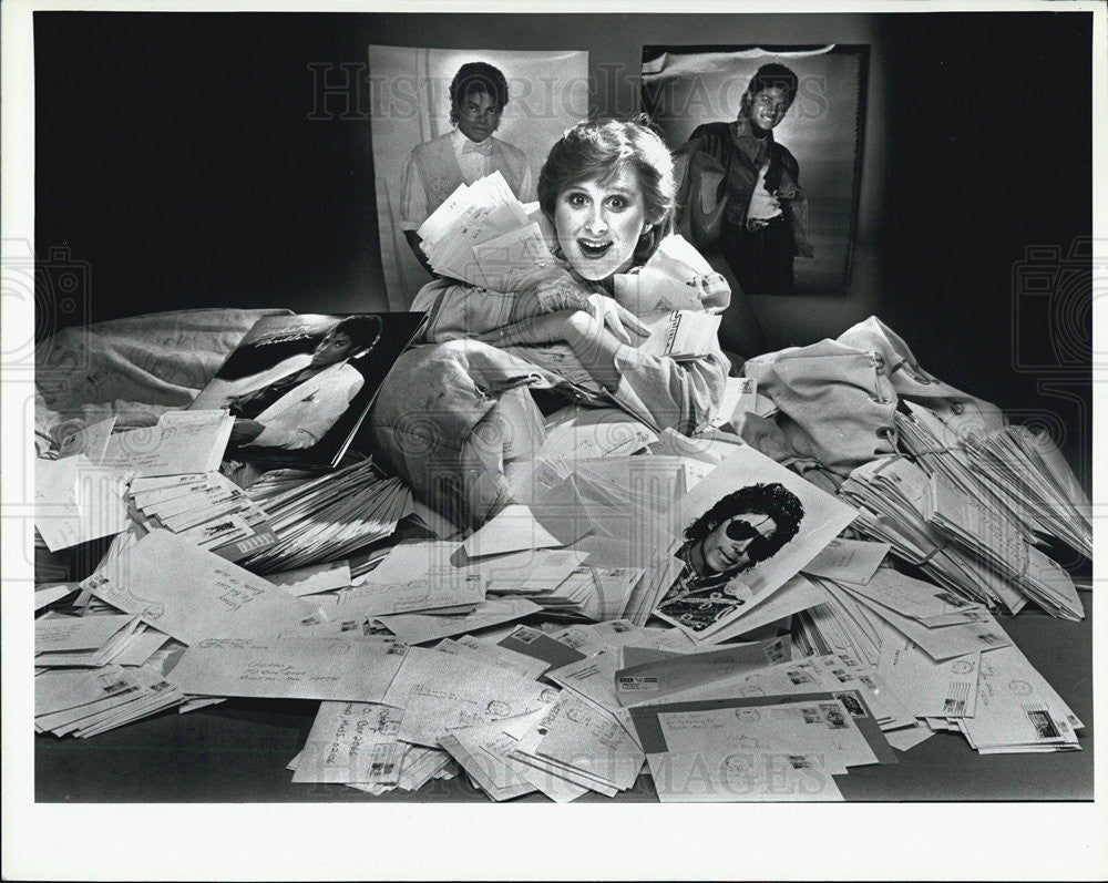 Press Photo Mary Carrig, model in John Powers School in Boston. - Historic Images