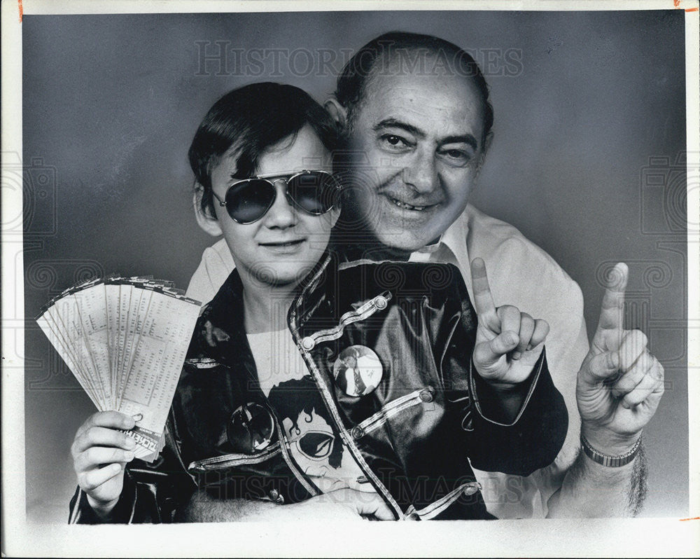 1984 Press Photo Winners of Michael Jackson Tickets - Historic Images