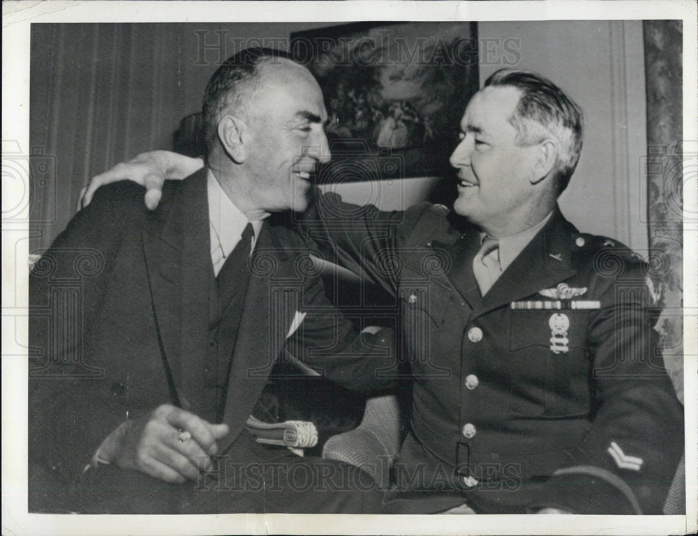 1942 Press Photo Captain Eddie Rickbacker Major general Barney M. Giles - Historic Images