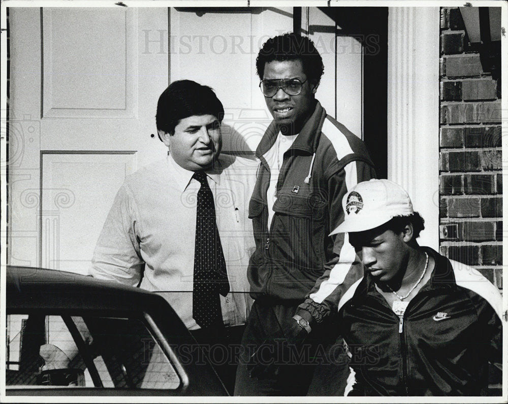 1986 Press Photo New York Pitcher Dwight Gooden and Lawyer Charles Ehrlich. - Historic Images