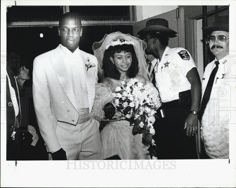 1987 Press Photo Dwight Gooden New York Pitcher and his Bride Monica. - Historic Images