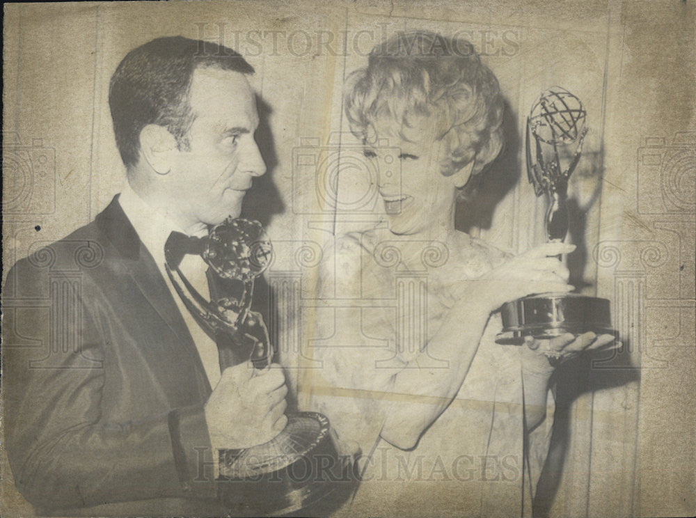 1967 Press Photo Actor Don Adams and Actress Lucille Ball, compares Emmy trophy. - Historic Images